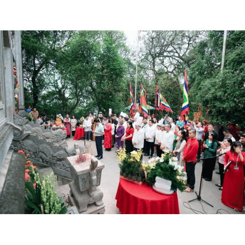 VCF đã tham gia nghi lễ thắp hương dâng lễ vật lên Vua Hùng